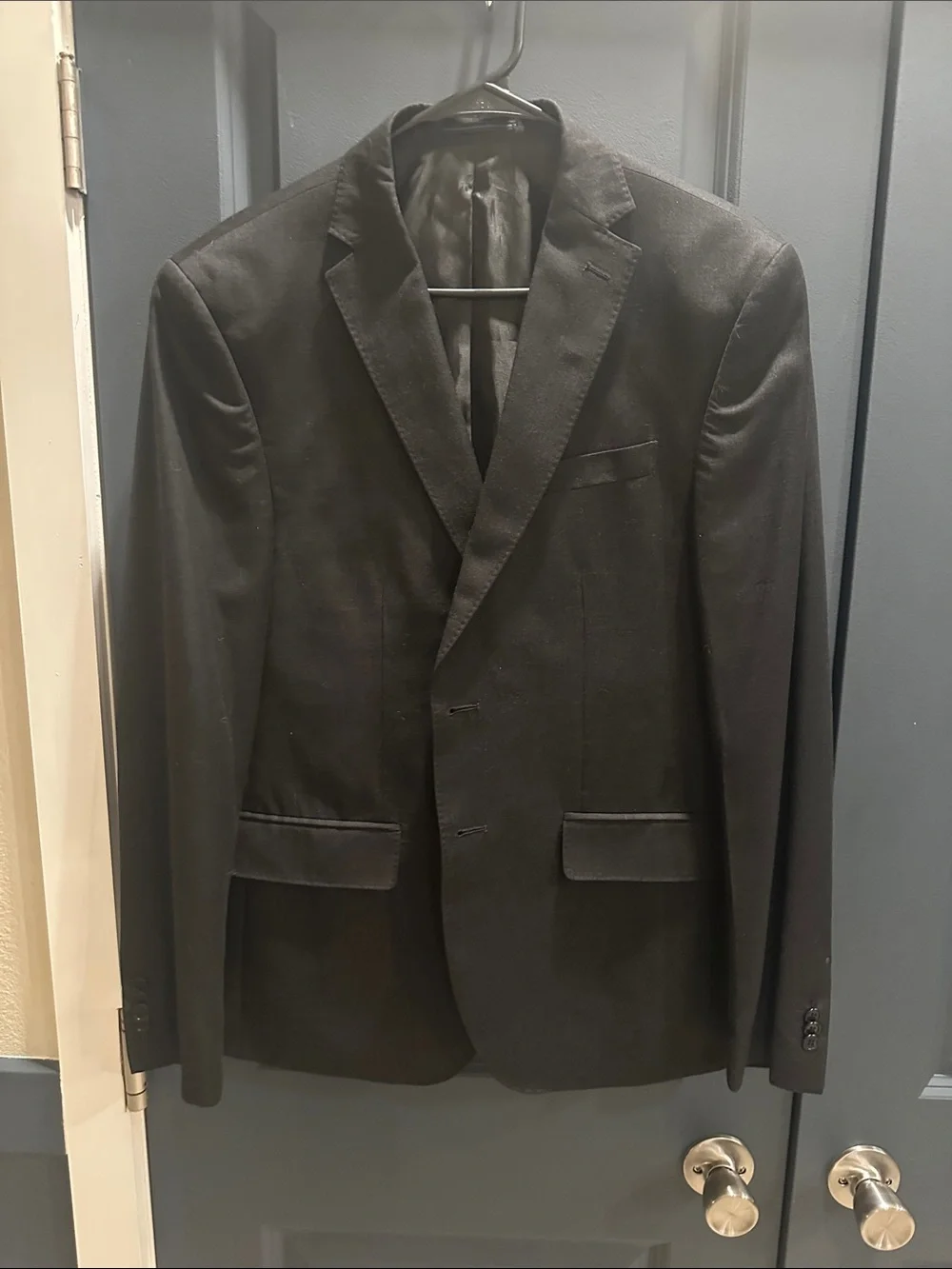 BlackBerry Men's Black Single-Breasted Suit Jacket - Classic Formal Blazer.